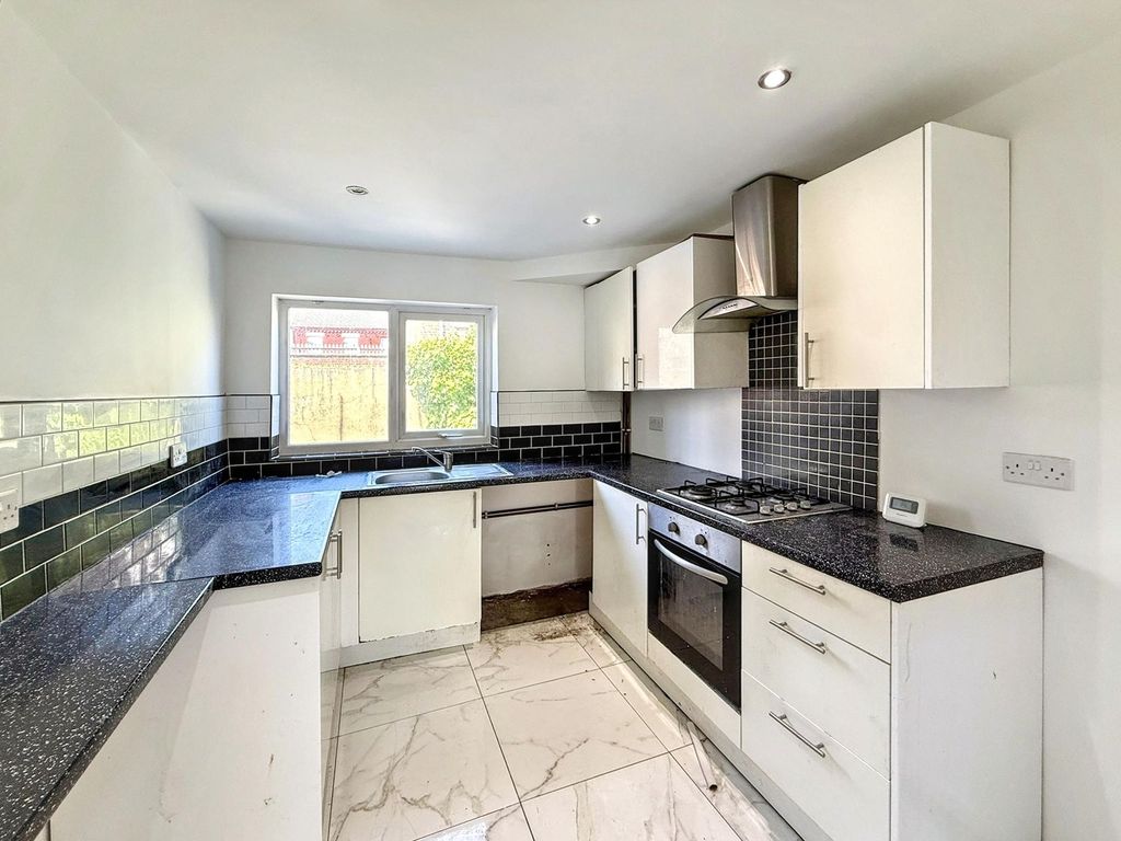 Property photo 3 of 13 Kitchen