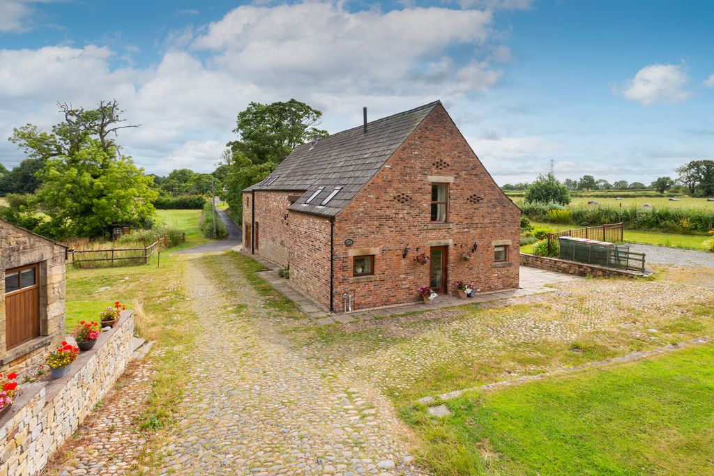 Property photo 2 of 39