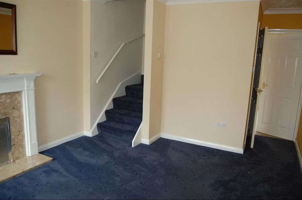 Property photo 3 of 7 Lounge