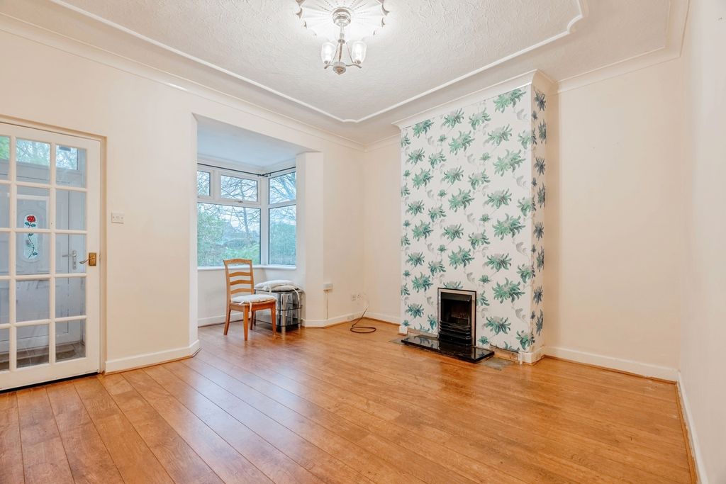 Property photo 3 of 11 Lounge