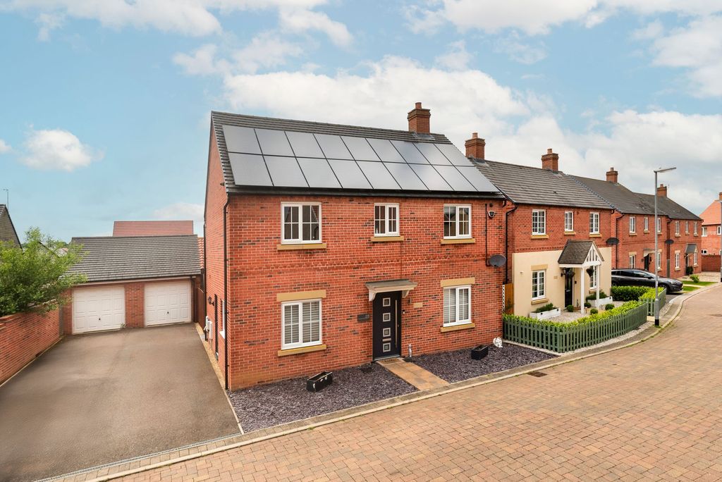 Property photo 1 of 32