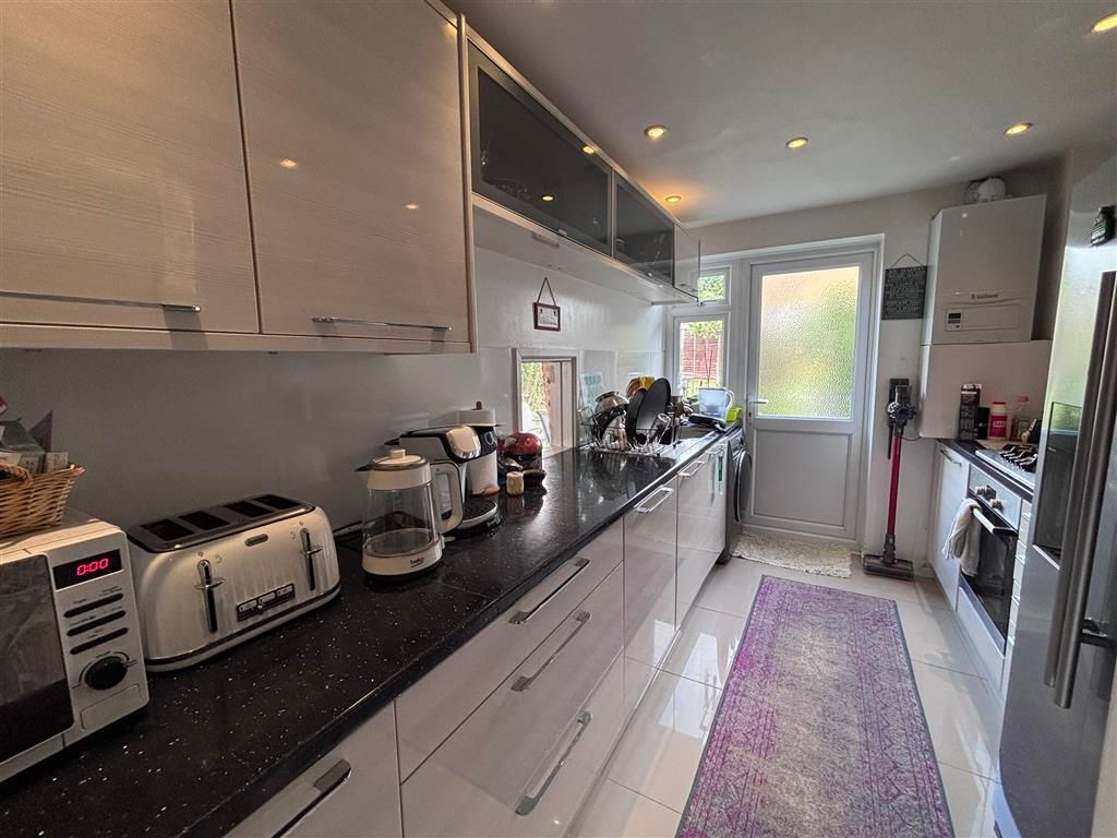 Property photo 3 of 5 Kitchen
