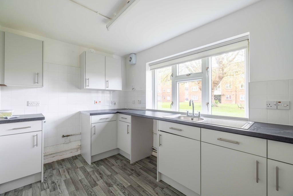 Property photo 3 of 7 13Wh (3 Of 11)