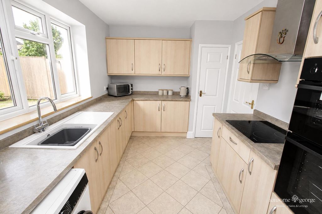 Property photo 3 of 16 Kitchen