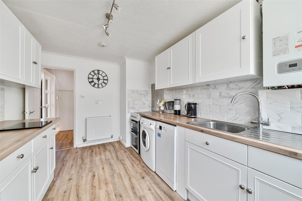 Property photo 3 of 14 Kitchen