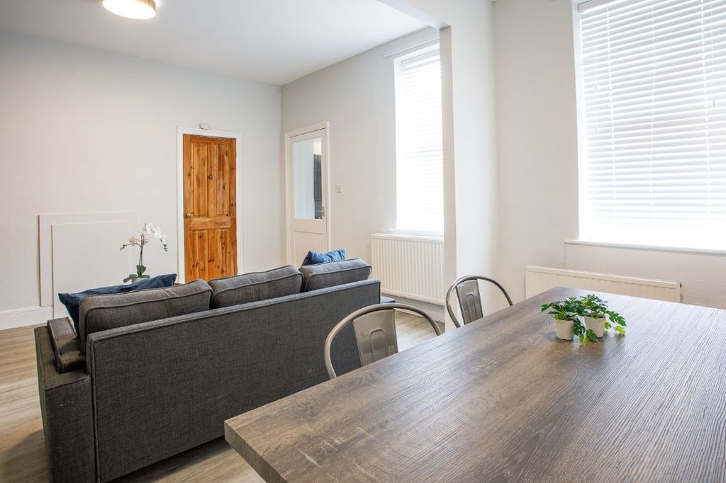Property photo 1 of 8 66Hr - Living Area