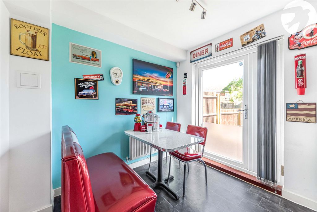 Property photo 3 of 19 Dining Area