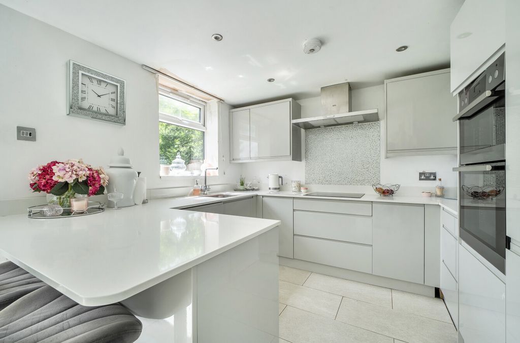 Property photo 3 of 14 1466445-3-6A22B75...