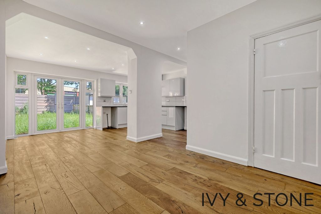 Property photo 2 of 17 4226553