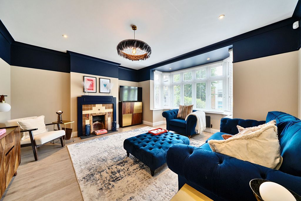 Property photo 2 of 19 Lounge