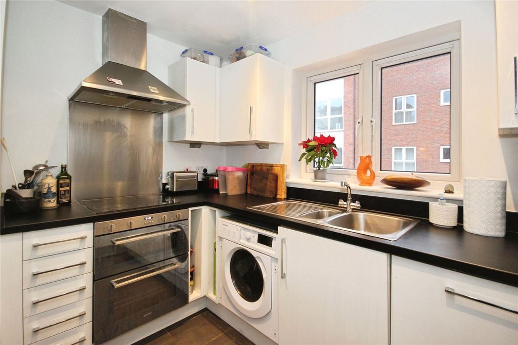 Property photo 3 of 17 Kitchen