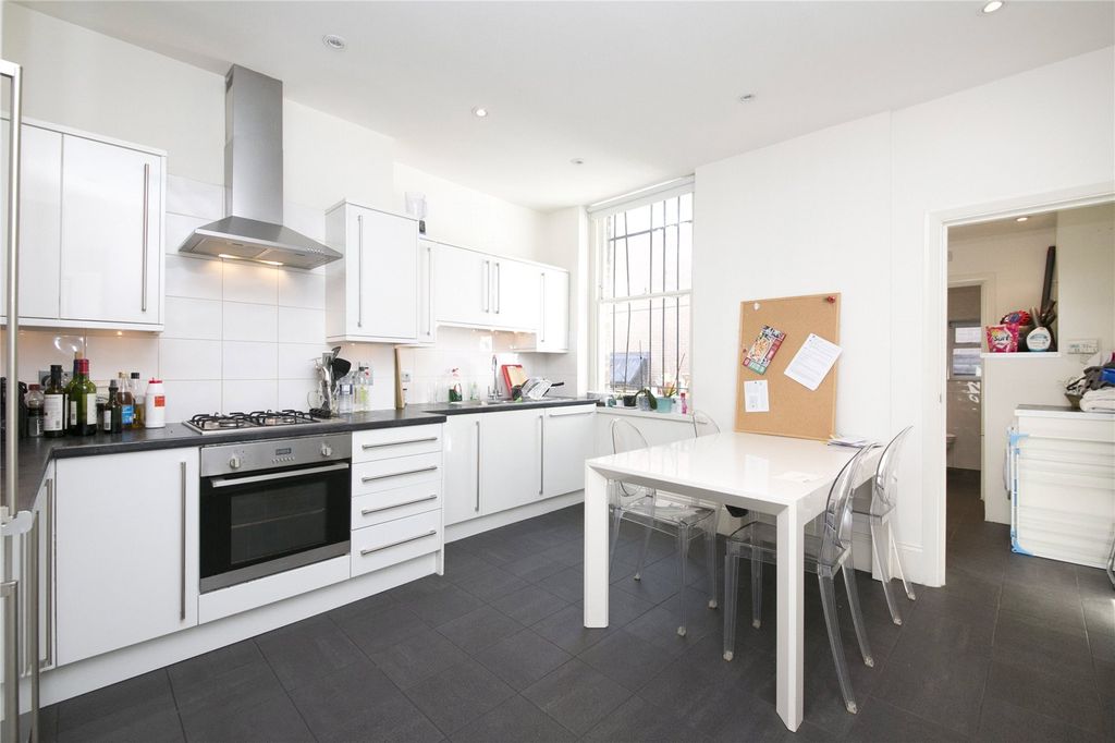 Property photo 1 of 11 Kitchen