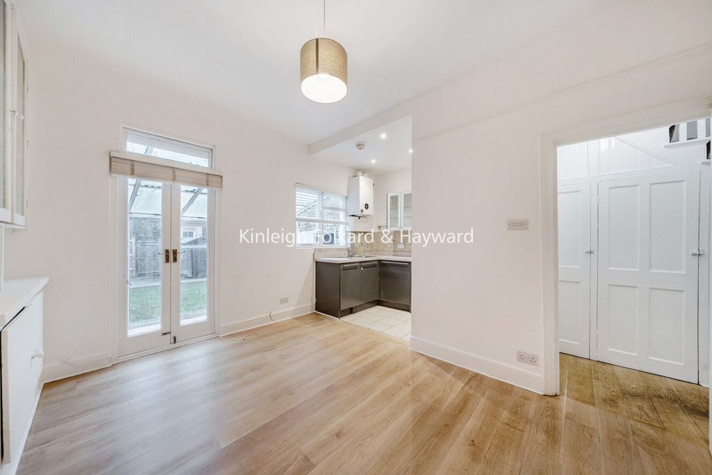 Property photo 3 of 16 Picture No. 11