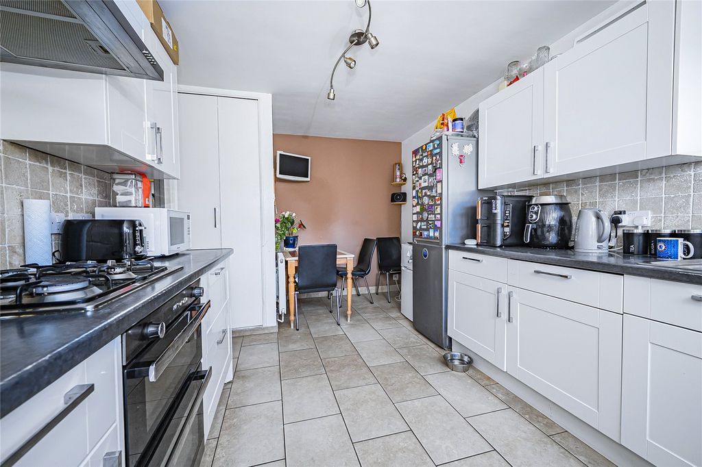 Property photo 2 of 16 Picture No. 12