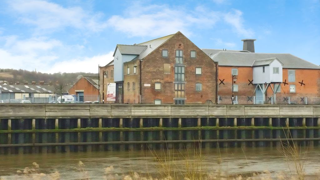 Property photo 1 of 6