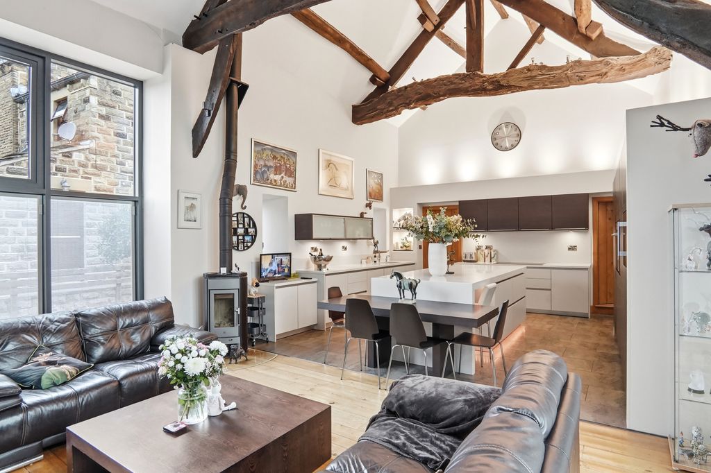 Property photo 2 of 56 Whitehall036