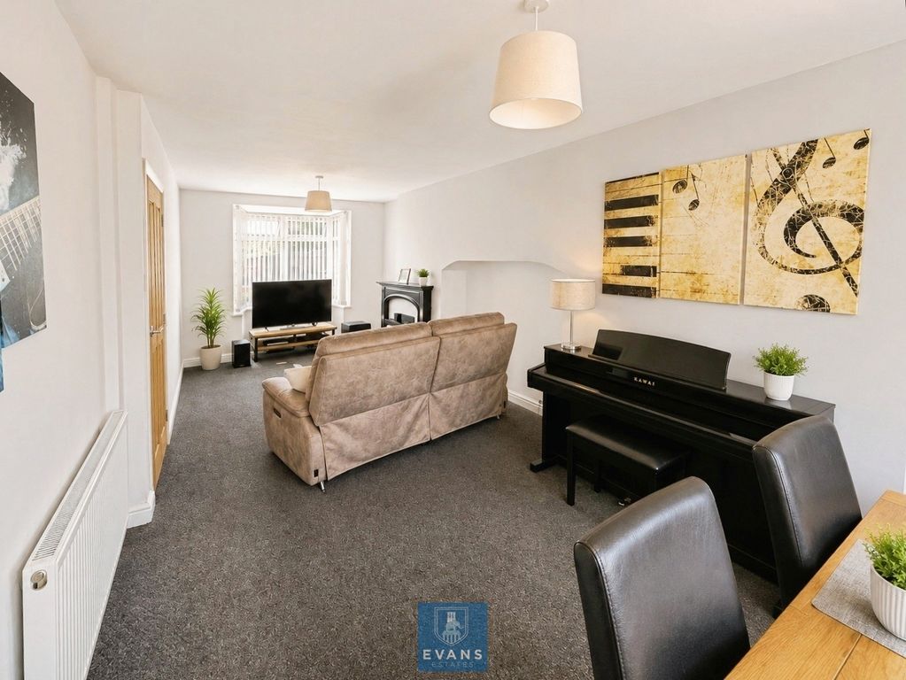 Property photo 2 of 16 Lounge