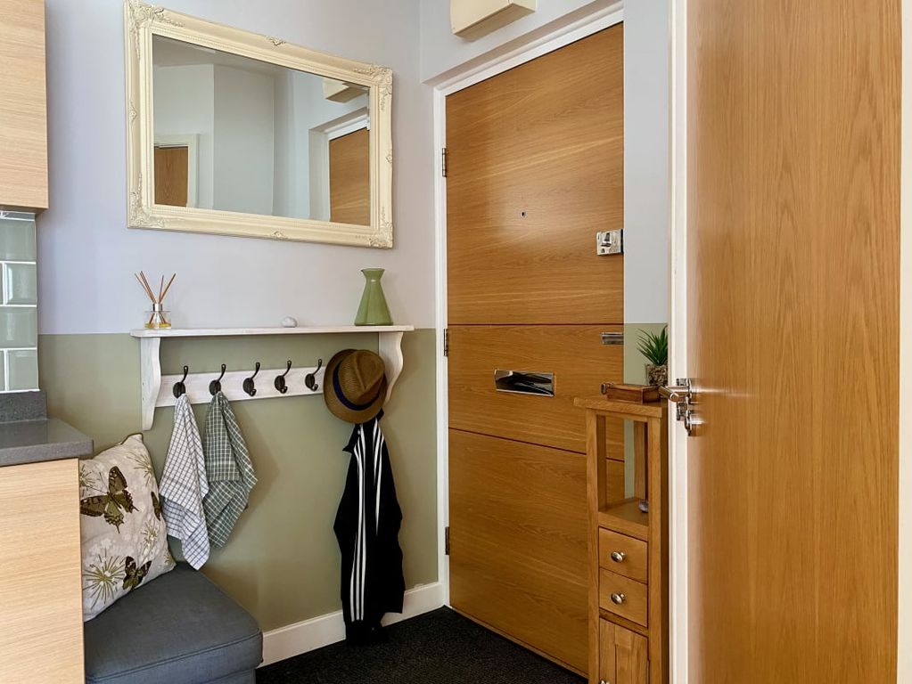 Property photo 2 of 27