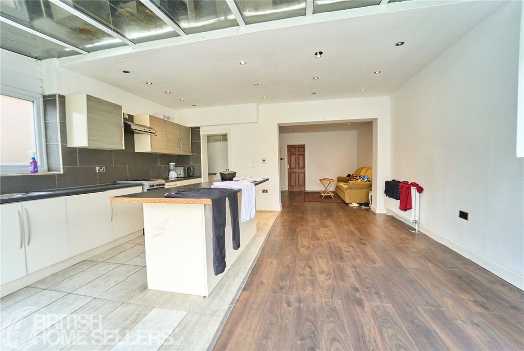 Property photo 3 of 21 Picture No. 12