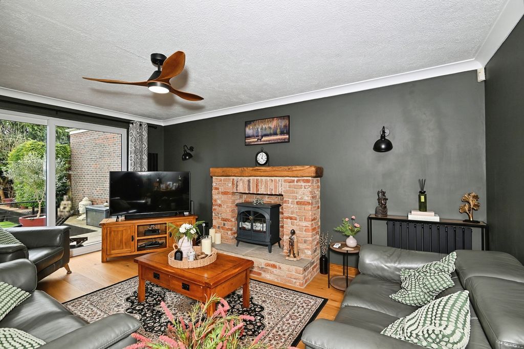 Property photo 2 of 20 Pbox-Img.Jpg