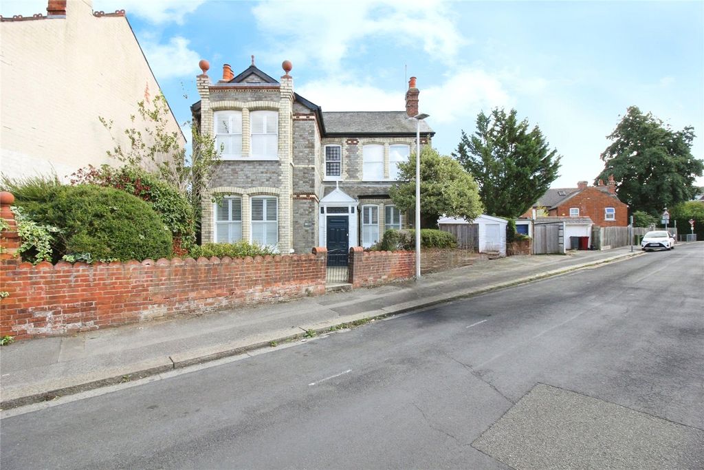 Property photo 1 of 16 Picture No. 27