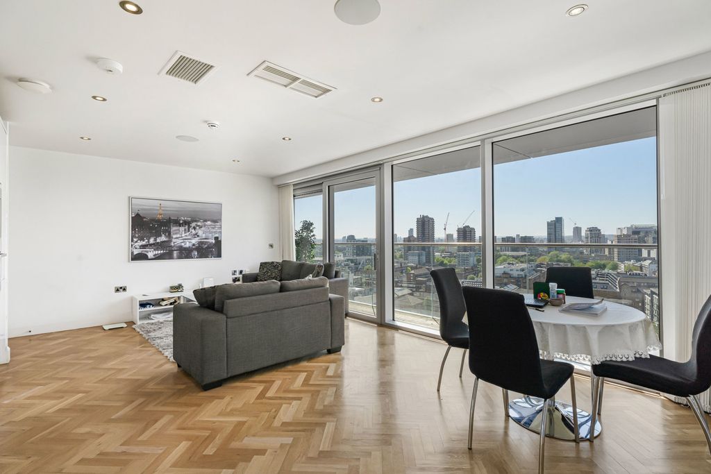 Property photo 1 of 17 Reception