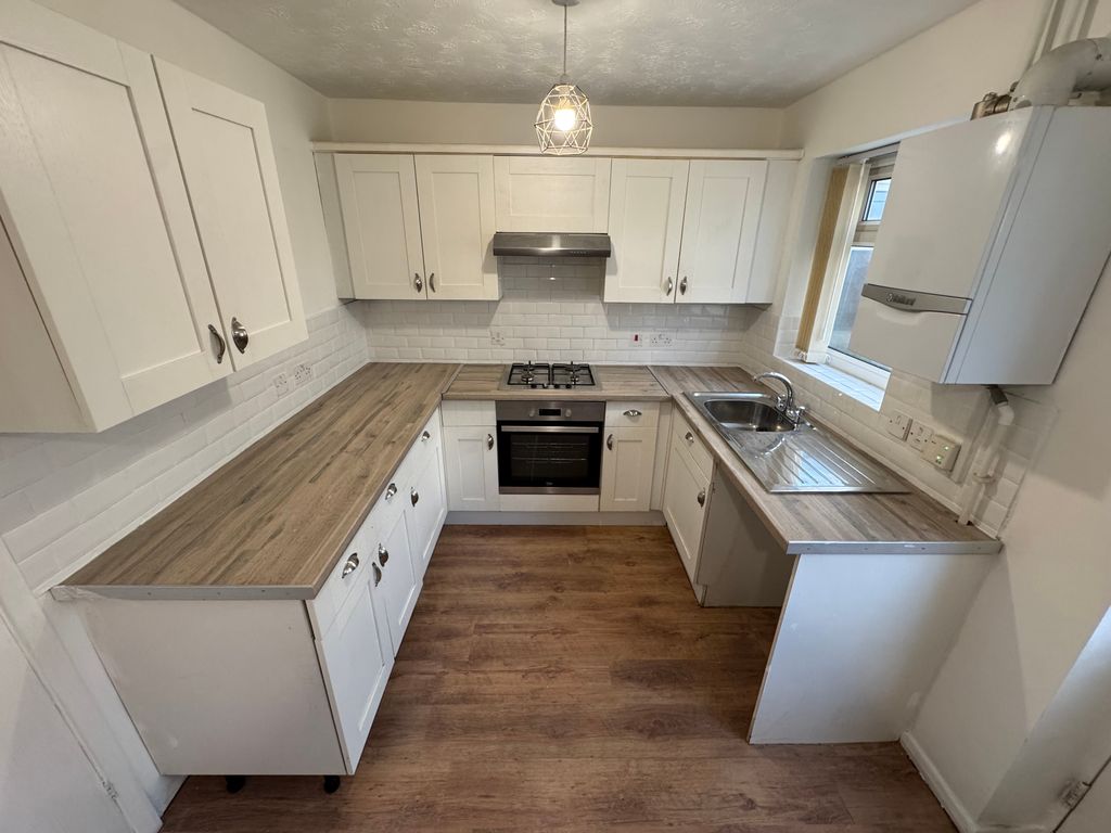 Property photo 3 of 7 Kitchen