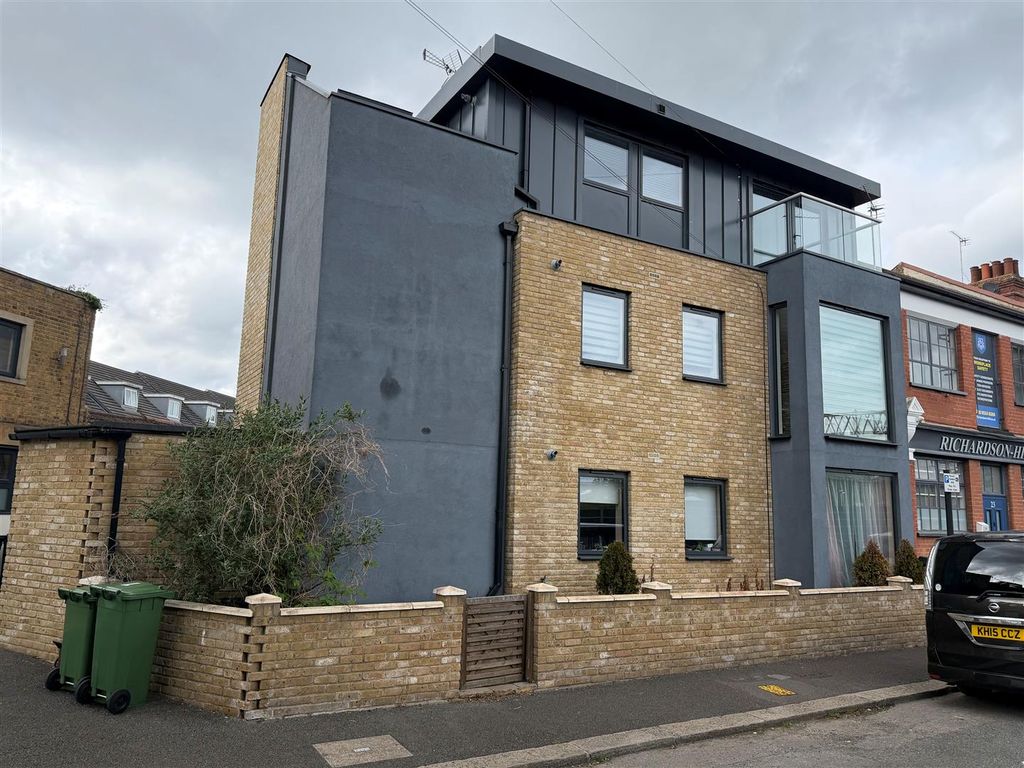 Property photo 1 of 16