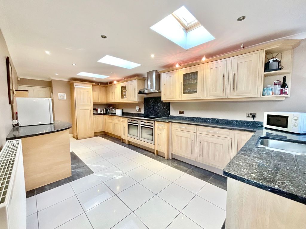 Property photo 2 of 26