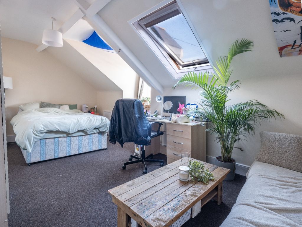Property photo 2 of 13 5279331
