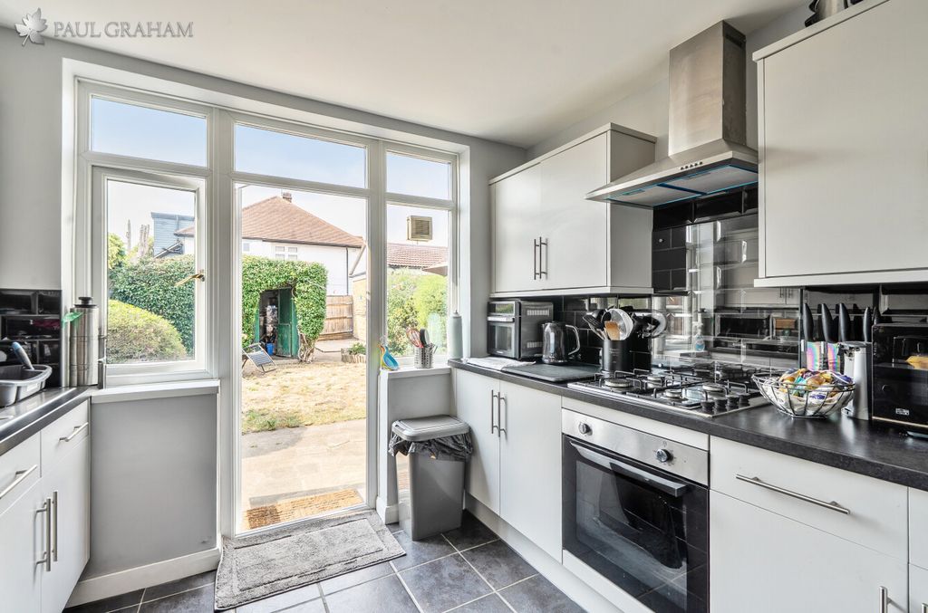 Property photo 2 of 15 B1F0966F-cd08-4d34-89Ac-359Ed384F42c