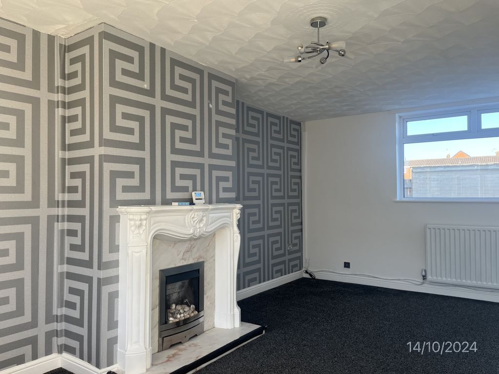 Property photo 2 of 9 8 Eddleston Walk 14.10 (5)