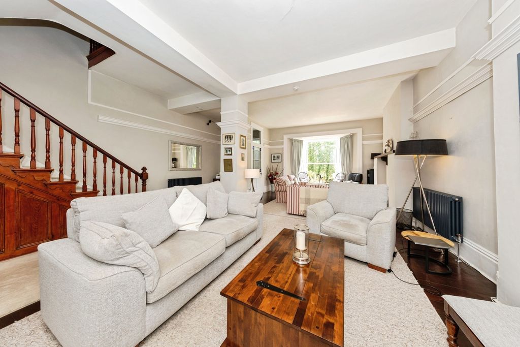 Property photo 3 of 17 Photo