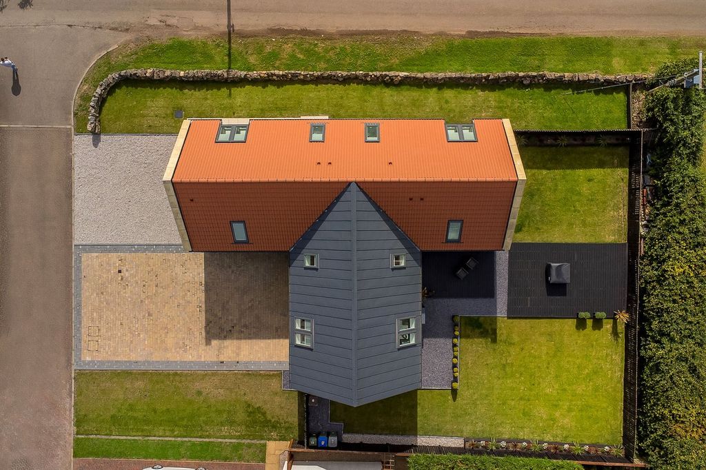 Property photo 2 of 35