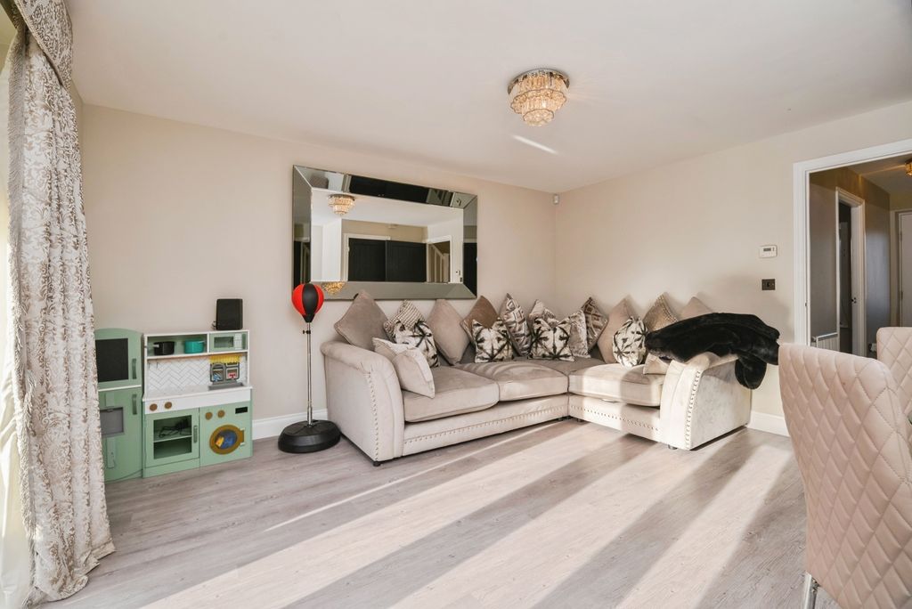 Property photo 3 of 17 Photo