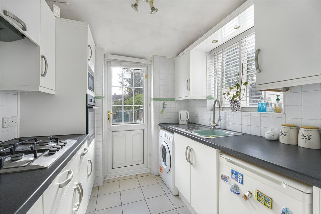 Property photo 3 of 19 Kitchen