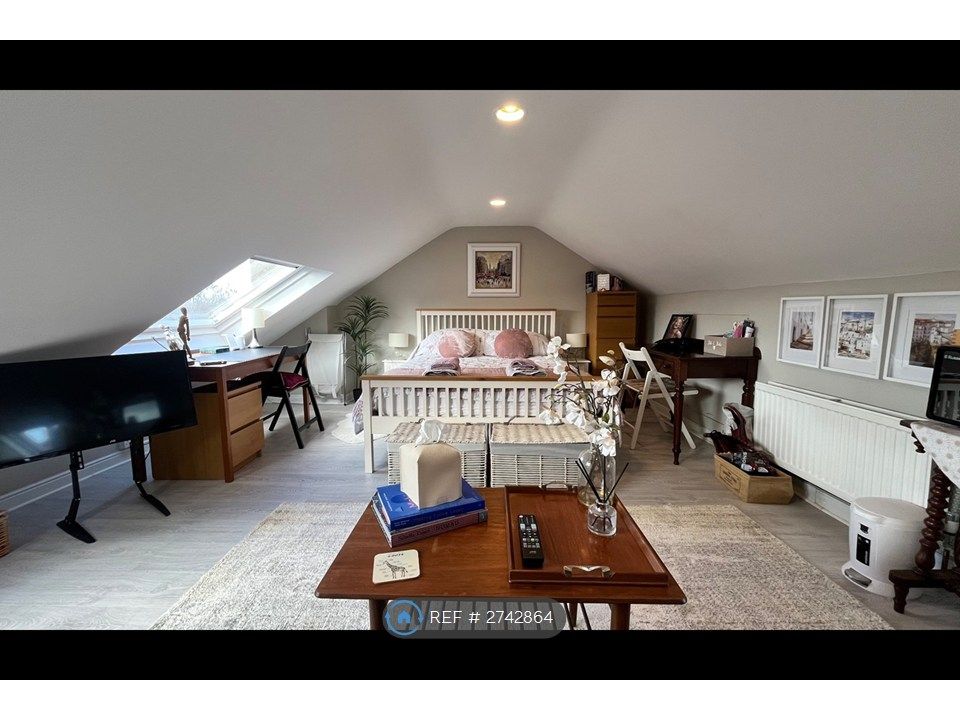 Property photo 1 of 13 Loft Room