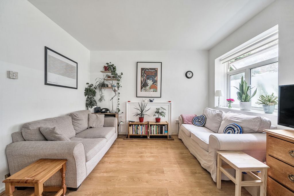 Property photo 3 of 17 1313851-11-686Cf4...