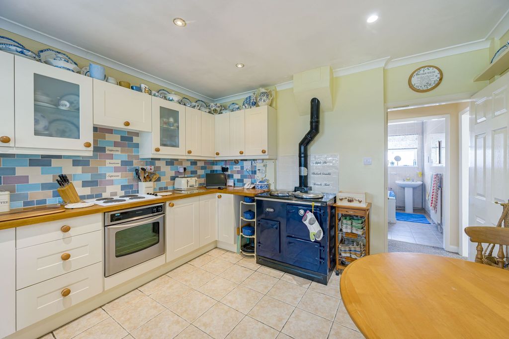 Property photo 2 of 44