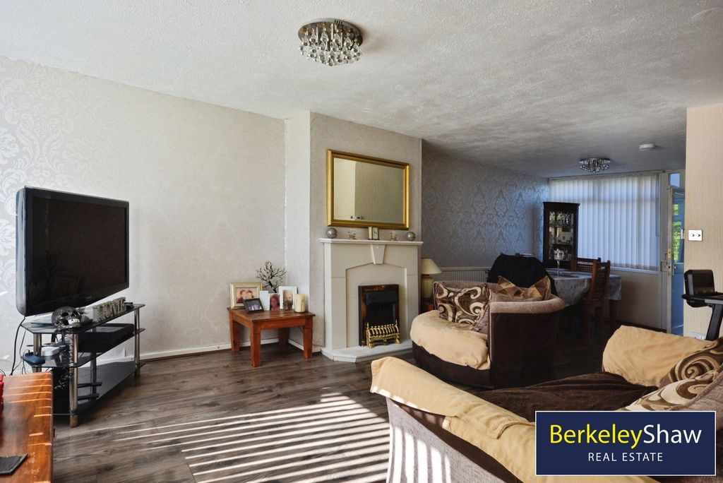 Property photo 3 of 14 Living Room