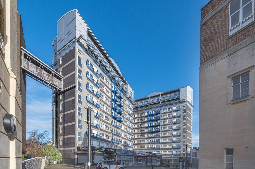 Property photo 2 of 18