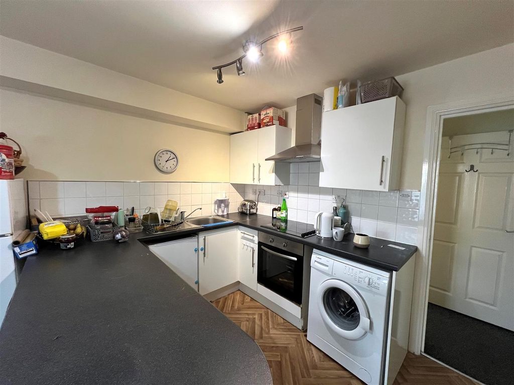 Property photo 2 of 9 Coopers Estate Agents