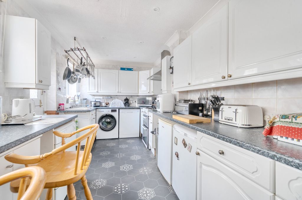 Property photo 3 of 14 1458666-22-6A0590...