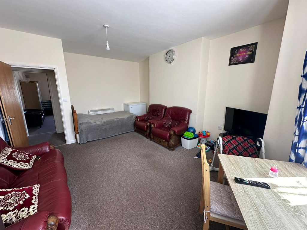 Property photo 3 of 8