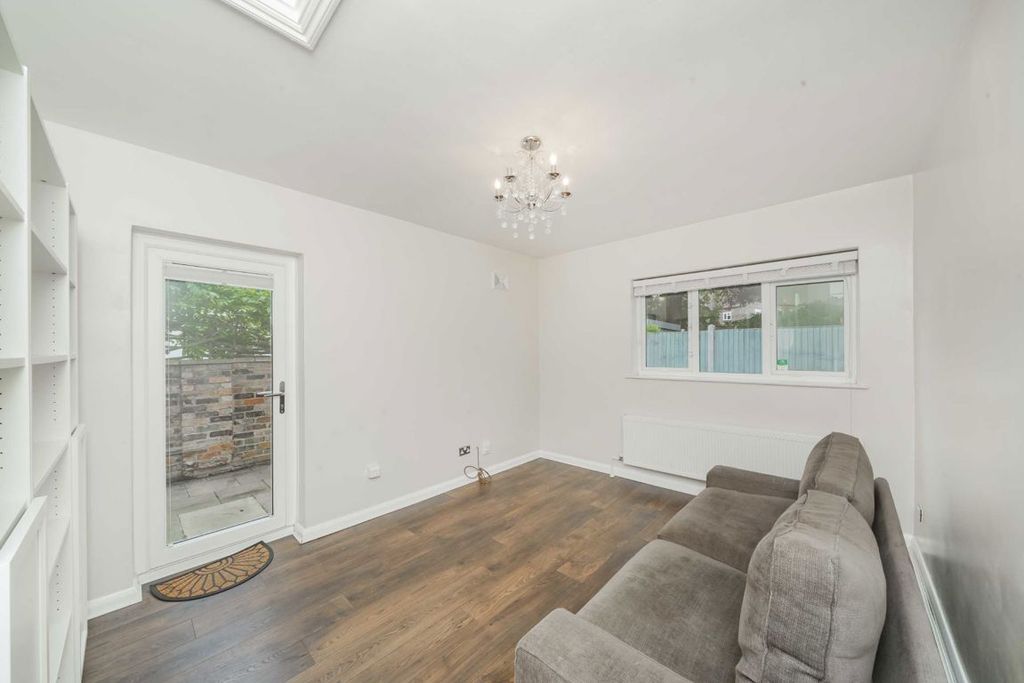 Property photo 2 of 5