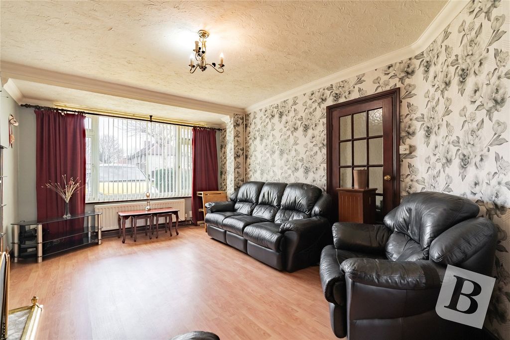 Property photo 2 of 12 Lounge 2