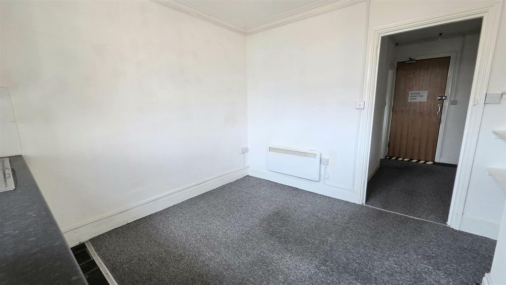 Property photo 3 of 5 Main Room