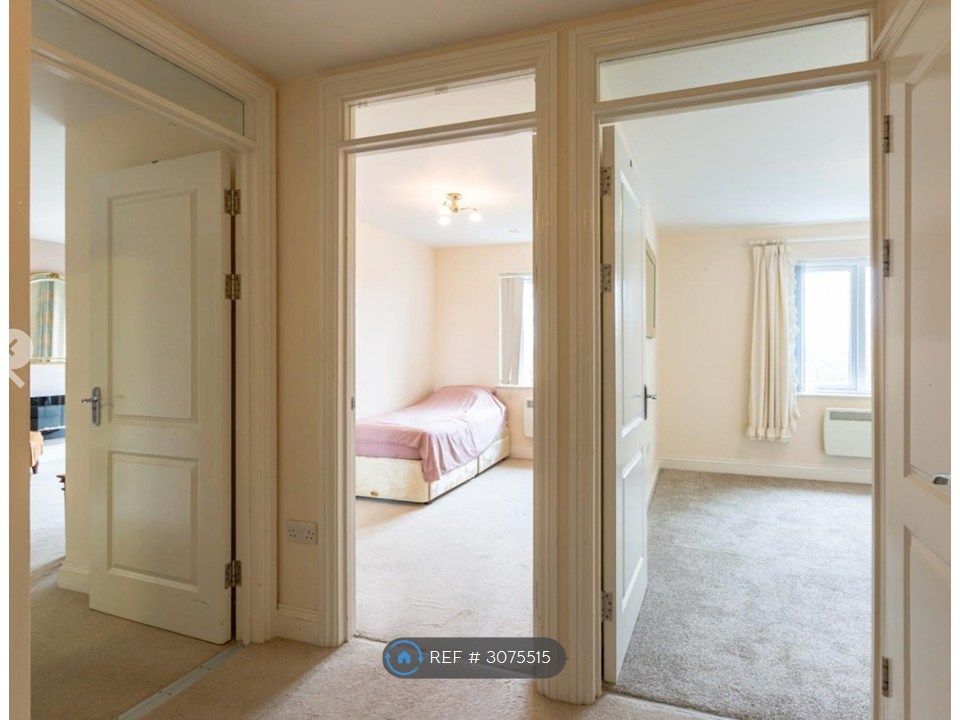 Property photo 3 of 11 Hallway