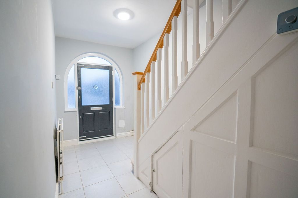 Property photo 2 of 32