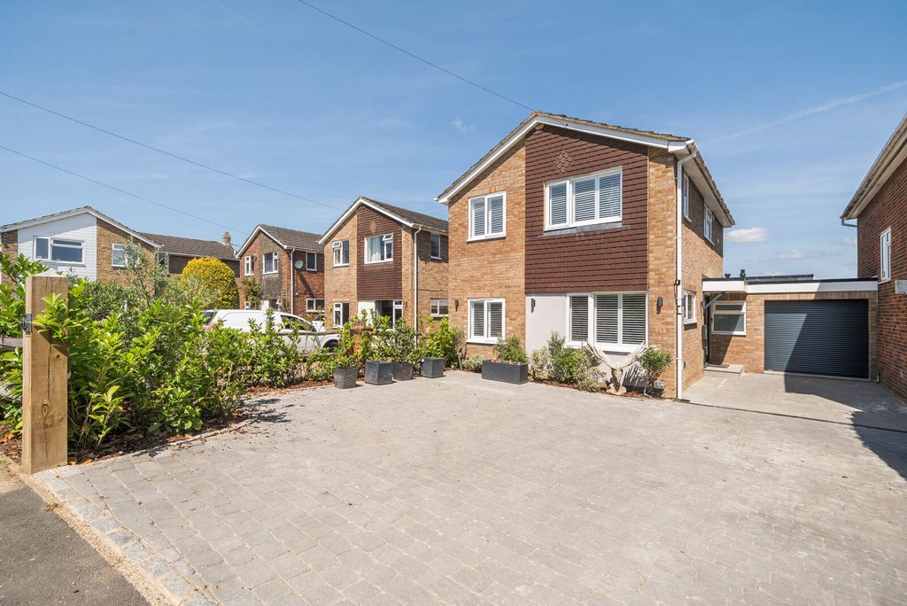 Property photo 1 of 16 1312628-1-6852960...